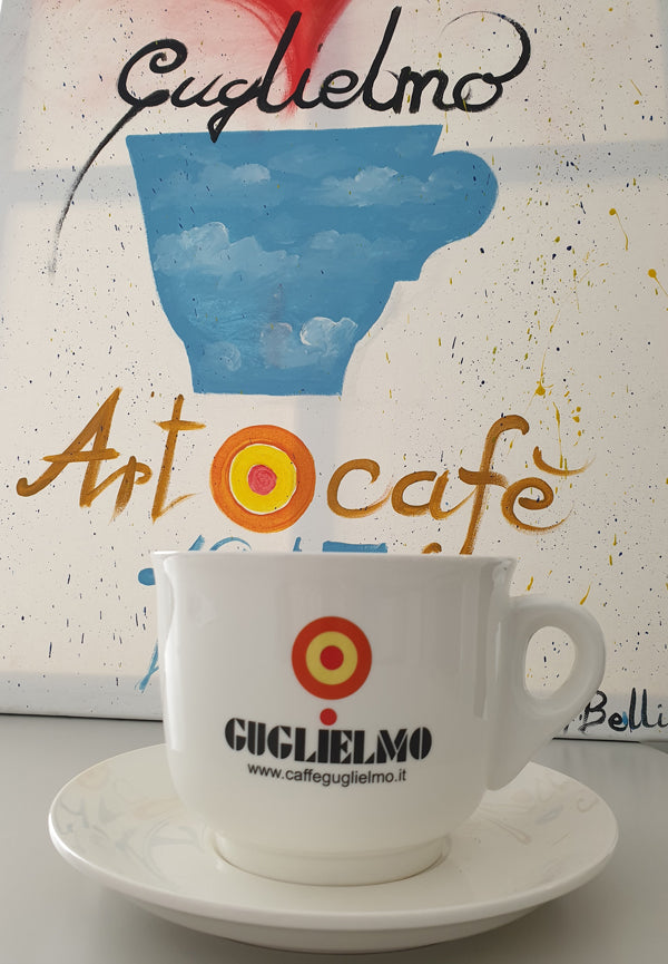 Weiße Kaffeetasse aus Keramik mit Teller